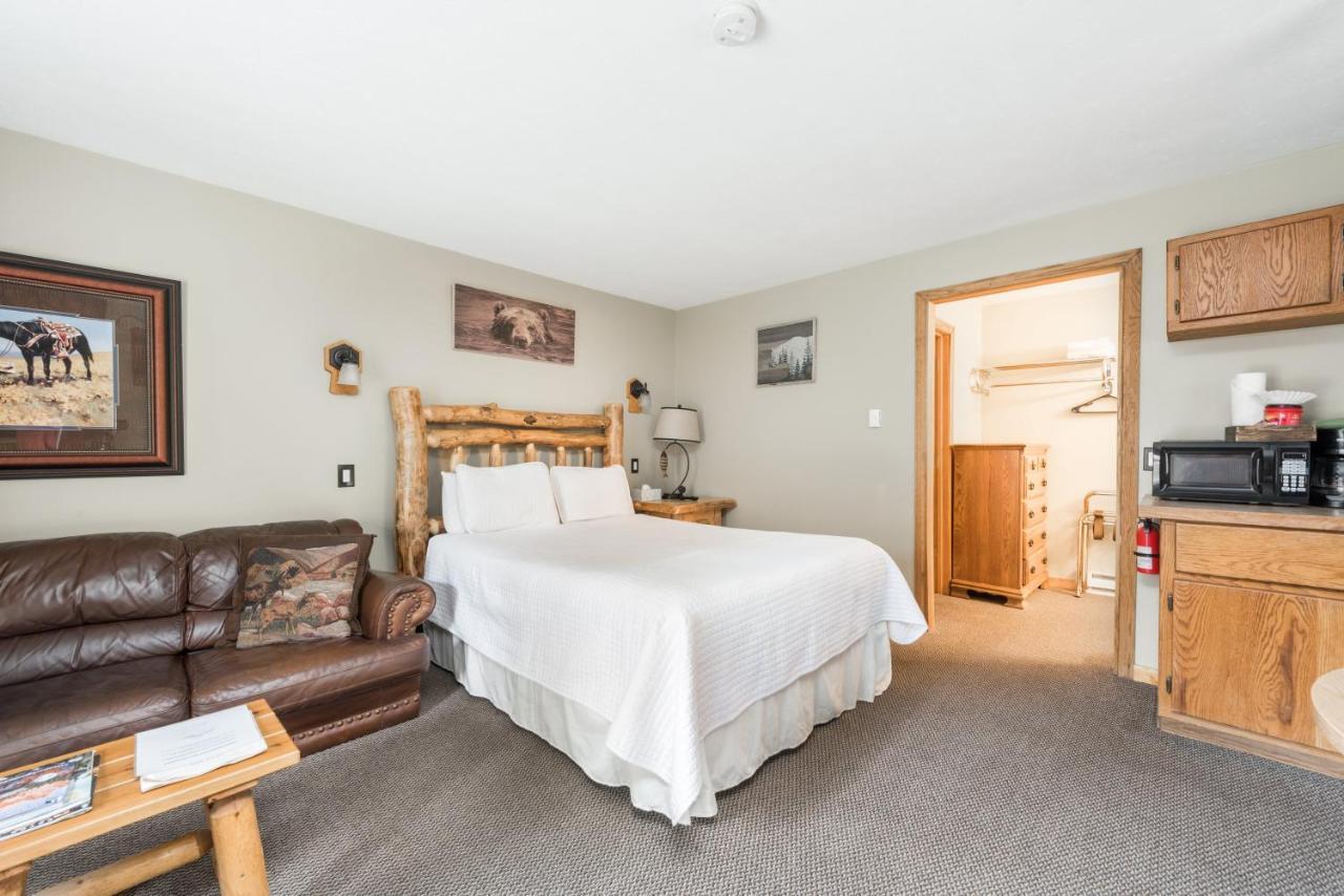 4 Seasons On Fall River Inn 3*