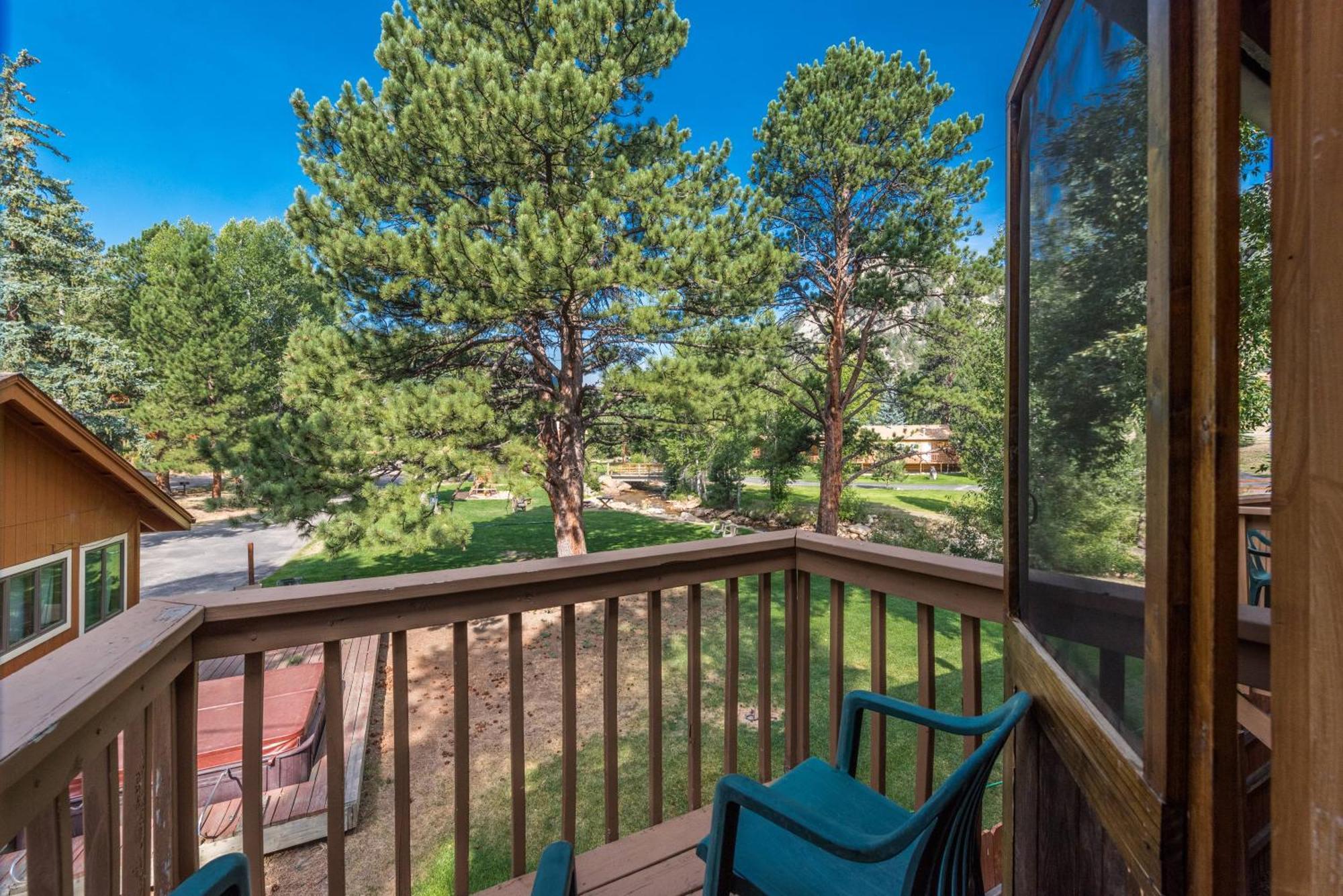 Inn 4 Seasons On Fall River