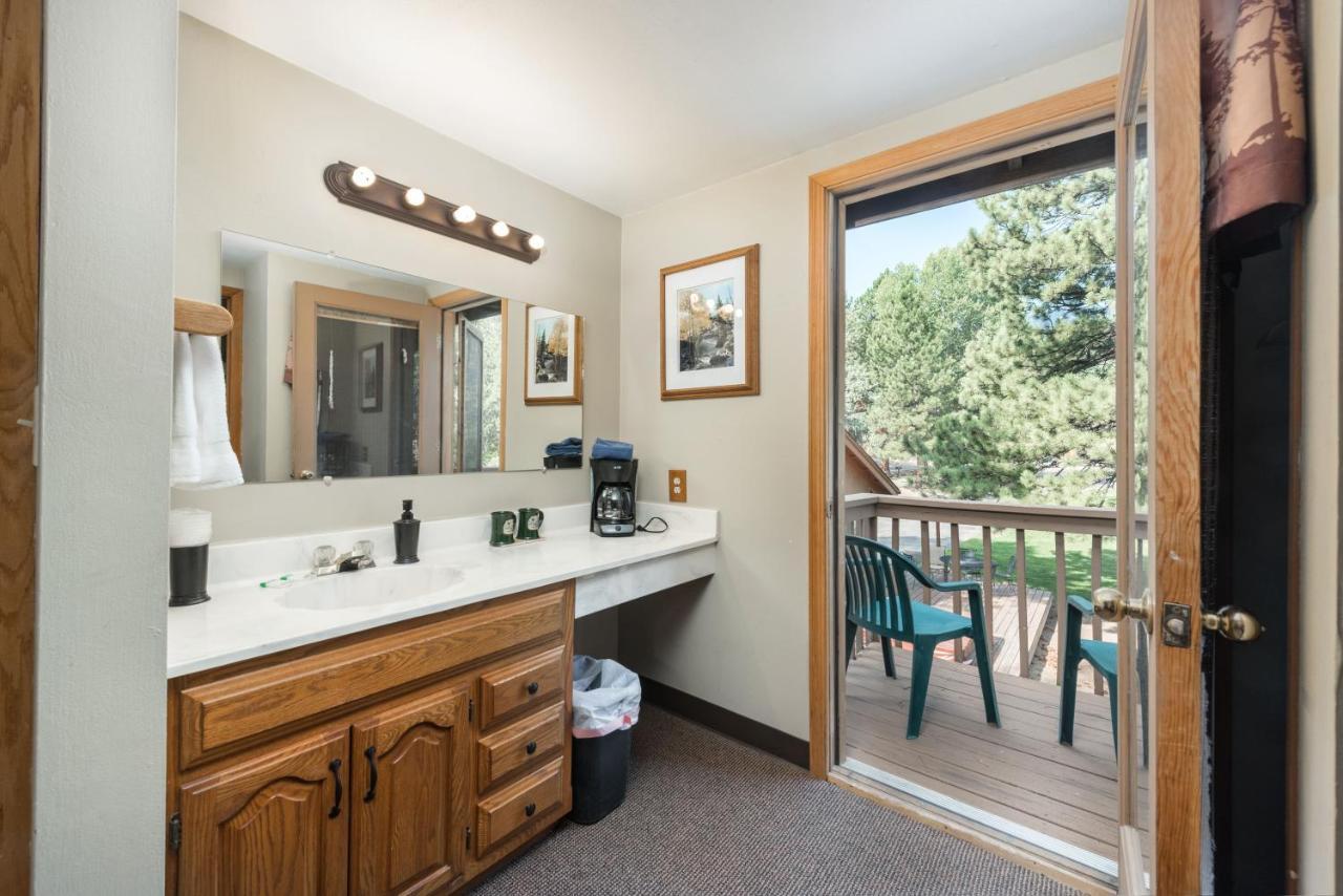 Inn 4 Seasons On Fall River