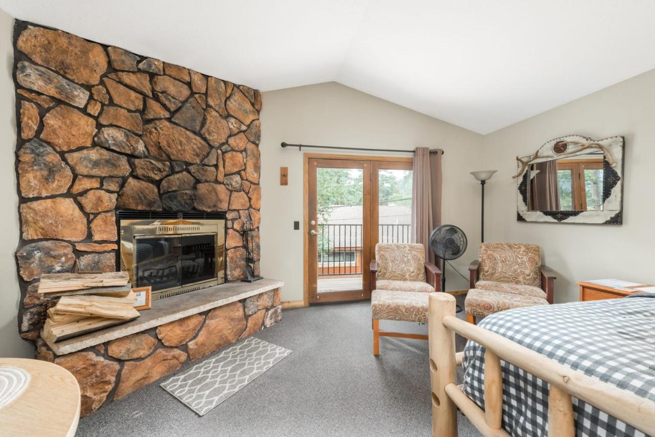 4 Seasons On Fall River Inn 3*