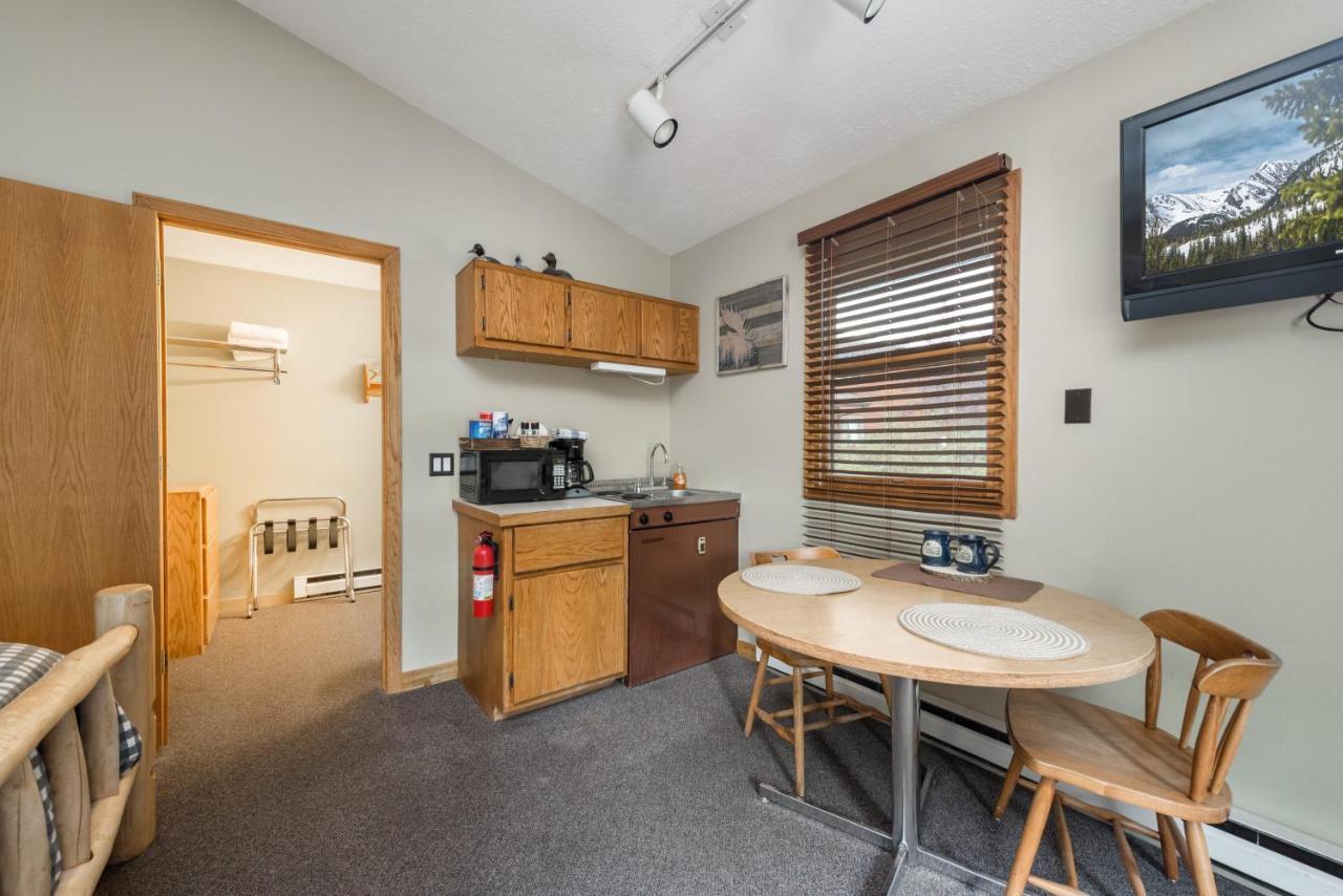 Inn 4 Seasons On Fall River Estes Park
