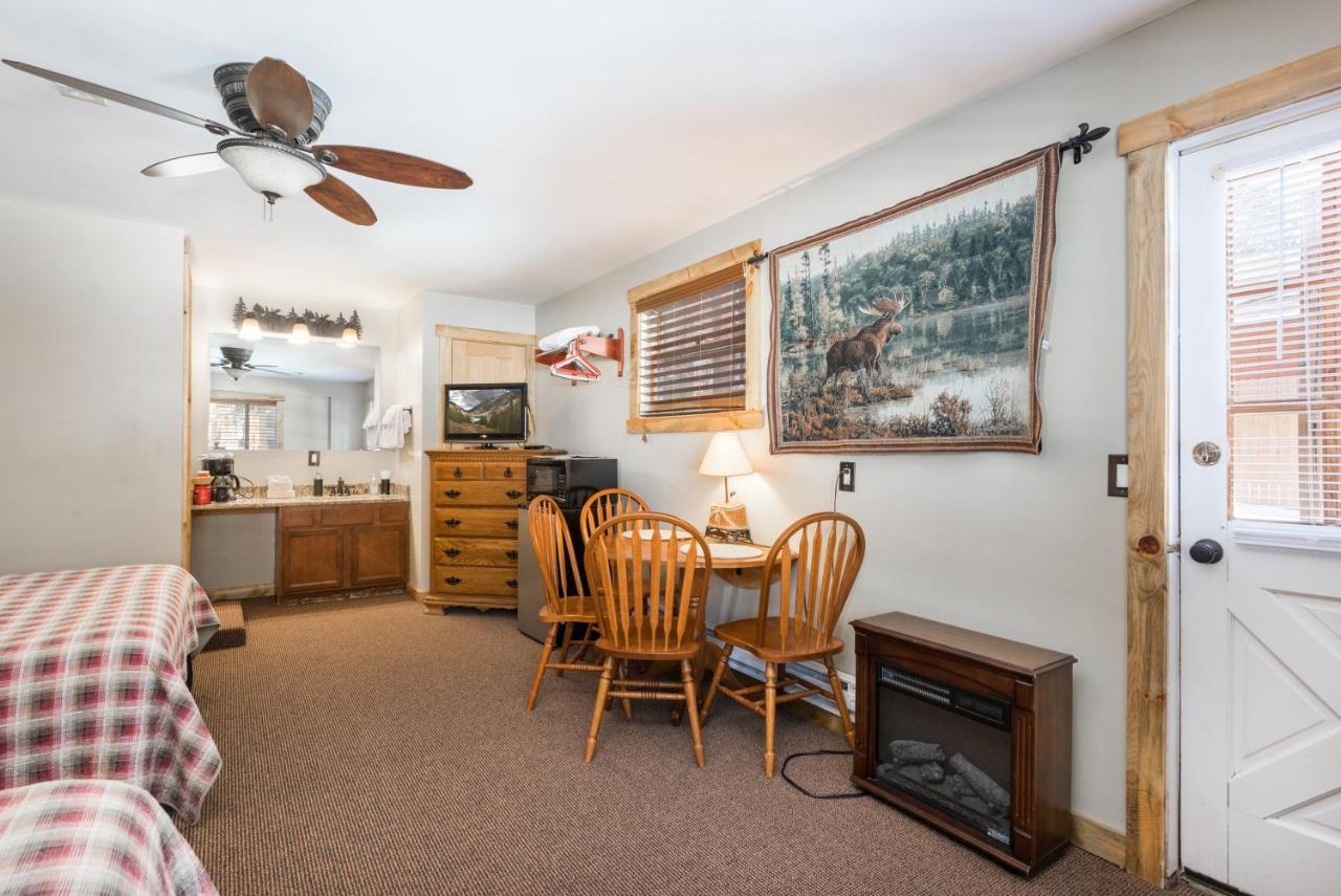 Inn 4 Seasons On Fall River