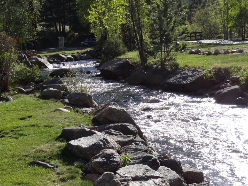 4 Seasons On Fall River Inn Estes Park